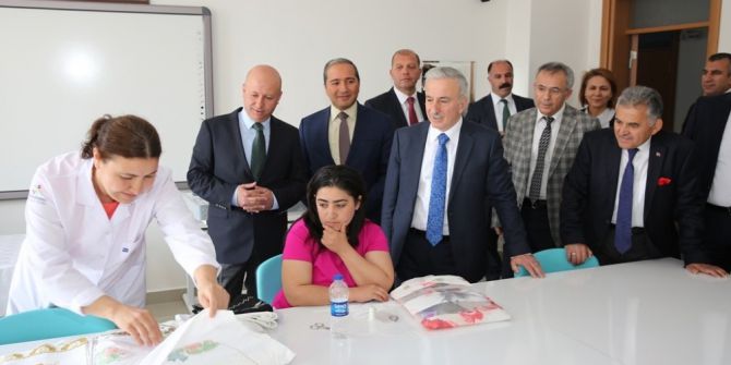 Çolakbayrakdar, Vali Kamçı’ya Kocasinan Akademi’yi Tanıttı