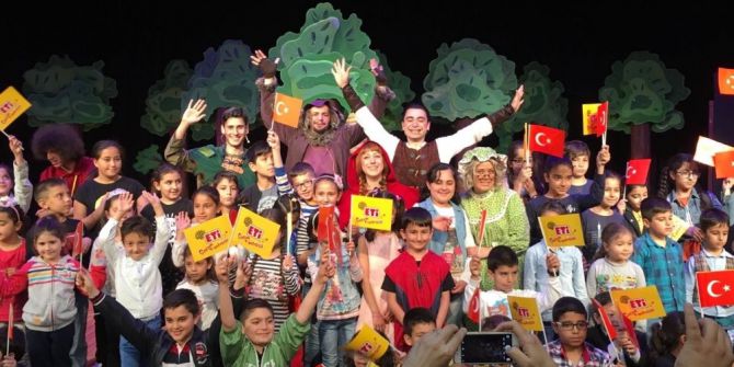 ’Kırmızı Başlıklı Kız’ Oyunu Mersin’de Sahnelendi