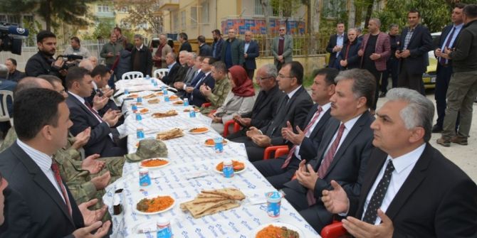 Vali Toprak Şehit Polisler İçin Okutulan Mevlite Katıldı.