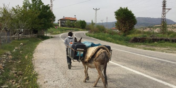 Heyelan Nedeniyle Eşek Sırtında Su Taşıyorlar