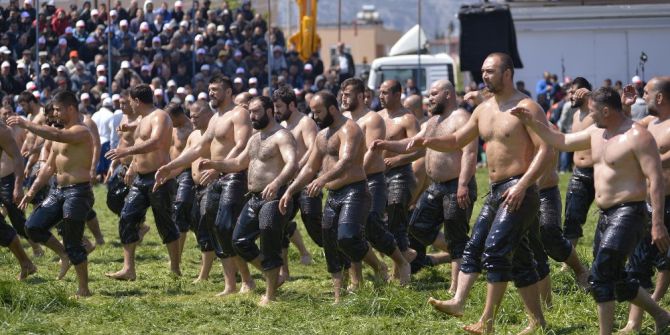 12. Döşemealtı Yağlı Güreşleri