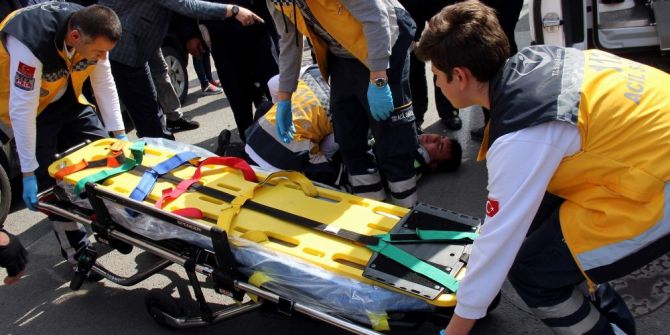 Kamyonetin Polise Çarpma Anı Kamerada