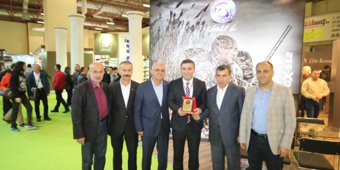 Özaltun, İstanbul’daki Fuarda Silah Üreticileriyle Buluştu