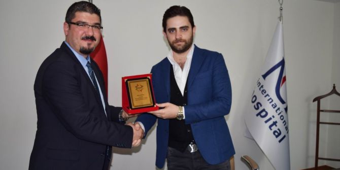 Mümessil Derneğinden Neccar’a Plaket