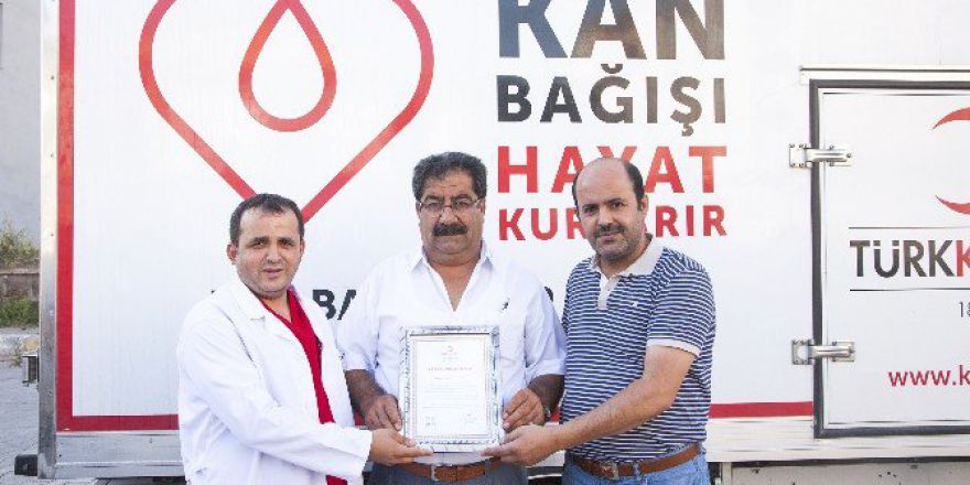 Kızılay’dan Bronz Madalya Ve Berat Belgesi