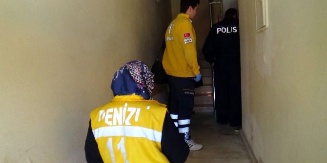 Sağlık Ekiplerinin Eve Girmemesi İçin Kapıyı Üzerine Kilitledi