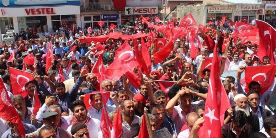 Horasan’da Demokrasi Yürüyüşü