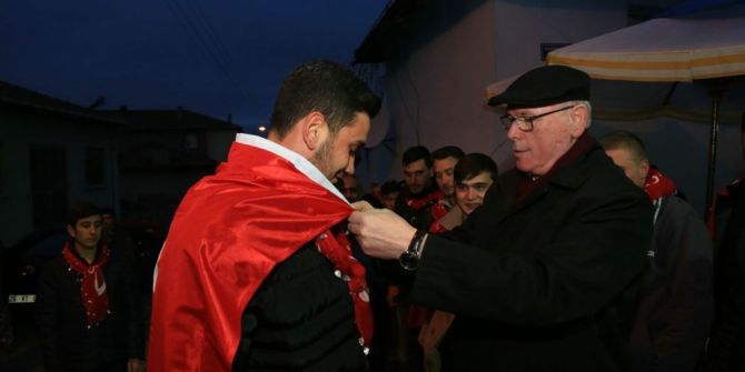 Başkan Kurt Asker Uğurladı, Vatandaşlarla Birlikte Karşılıklı Kaşık Havası Oynadı