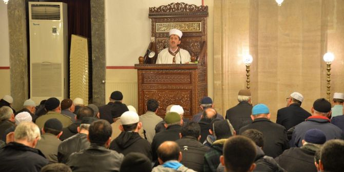 Miraç Kandili’nde Camiler Doldu Taştı, 10 Bin Lokum İkram Edildi