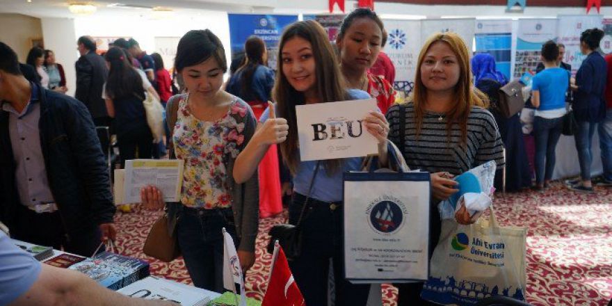 Öğrenciler Beü Standına Yoğun İlgi Gösterdi