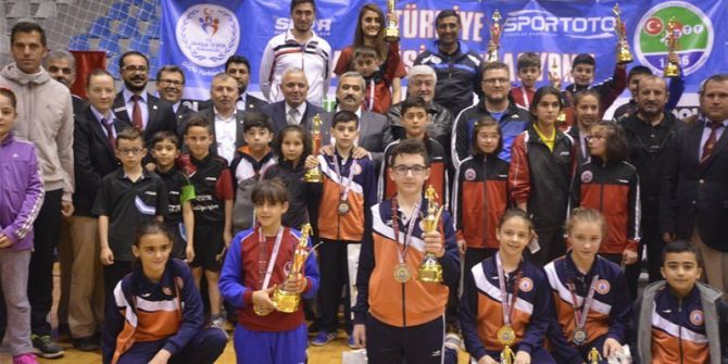 Tokat’taki Masa Tenisi En İyi 12’ler Şampiyonası Sona Erdi