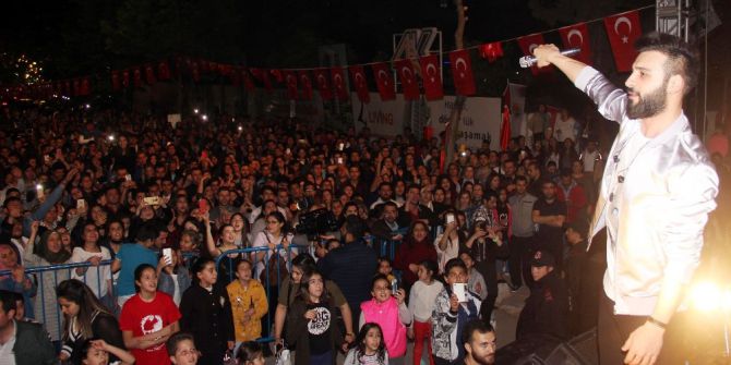 Emre Kaya 23 Nisan’da Adana’da Sahne Aldı