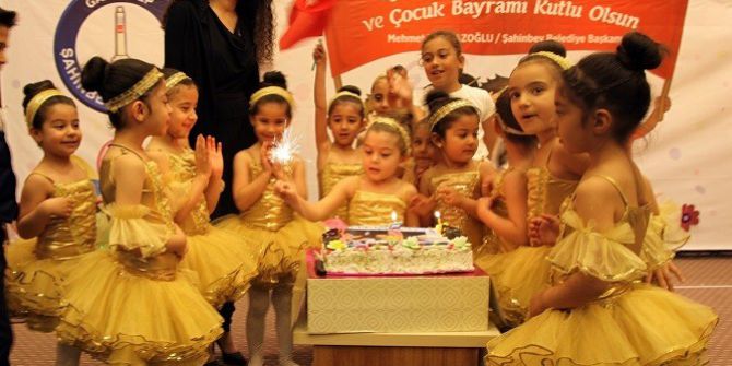 Minik Öğrenciler 23 Nisan’ı Kutladı