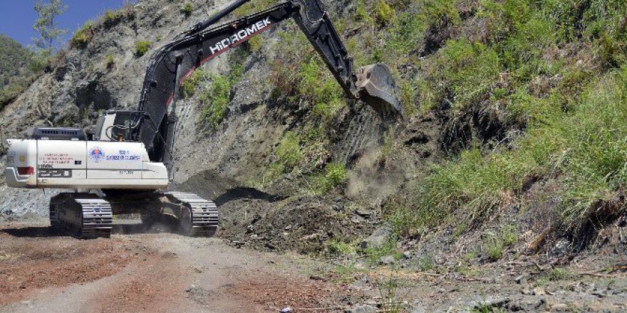Büyükşehir Belediyesi’nin Kırsaldaki Yol Çalışmaları Sürüyor