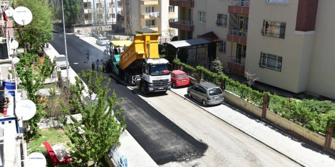 Başharık Mahallesinde Sıcak Asfalt Çalışması Yapıldı
