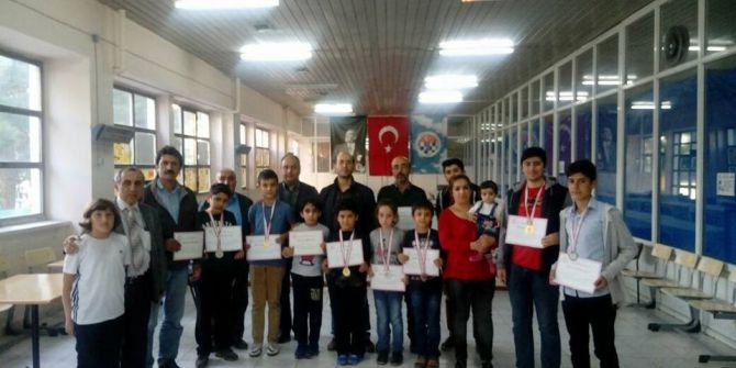 23 Nisan Ulusal Egemenlik Ve Çocuk Bayramı Satranç Turnuvası Yapıldı