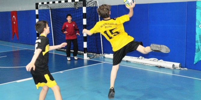 Nilüfer Şehitler Ortaokulu’nun Şampiyonluk Sevinci