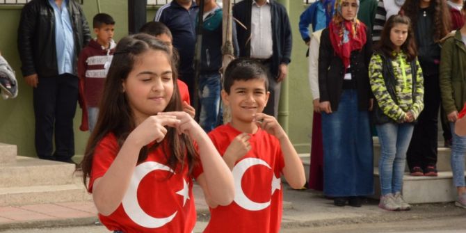 İstiklal Marşı’na İşaret Diliyle Eşlik Ettiler