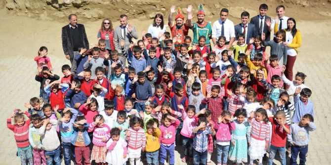 Karagöz Ve Hacivat Eruhlu Çocuklara Mutluluk Götürdü