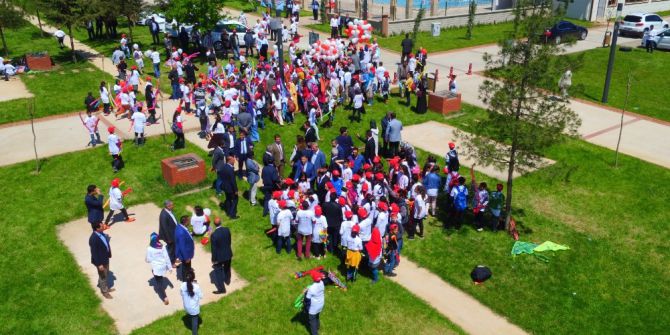 Çocuklar Gökyüzünü Renklendirdi