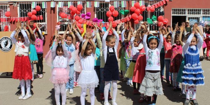 Suriyeli Çocuklardan 23 Nisan Kutlaması