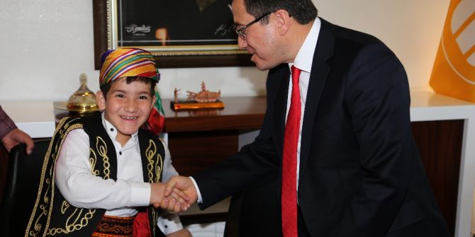 Rektör Kızılay, Koltuğunu Özel Çocuklara Devretti