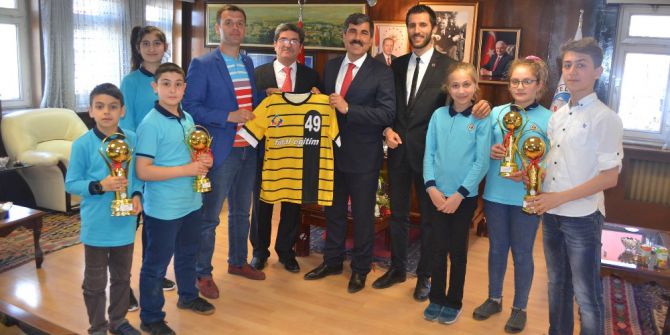 Başkan Asya, Başarılı Öğrencileri Ağırladı