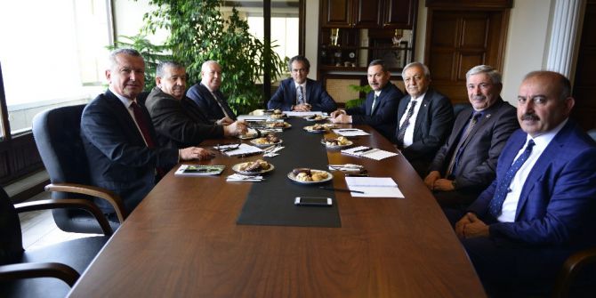 Rektör Özer, Belediye Başkanları İle Üniversitenin Gelişimini Paylaştı