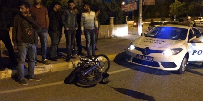 Otomobil İle Motosiklet Çarpıştı: 2 Yaralı