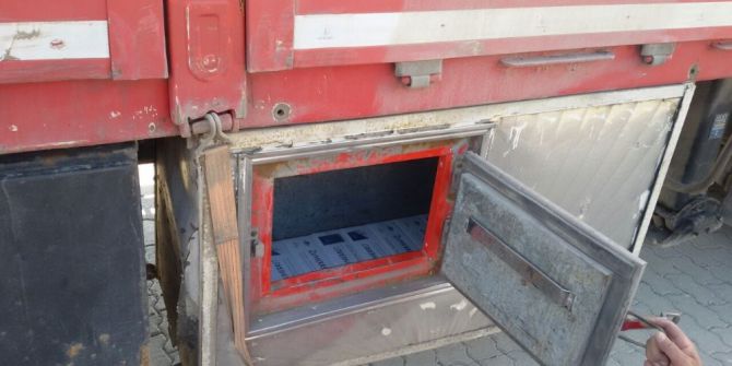 Tır Dorsesinde Kaçak Sigara Ele Geçirildi
