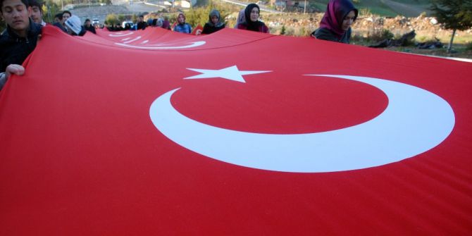 57. Alay İçin 60 Metrelik Bayrakla Yürüdüler