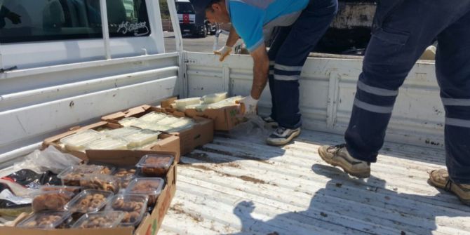 Buca Zabıtası Sağlıksız Ürüne Geçit Vermiyor