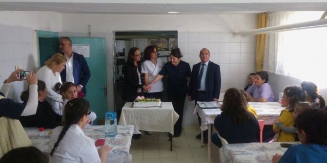 Lapseki’de Ebeler Haftası Ve Laboratuvar Teknisyenleri Günü Kutlaması