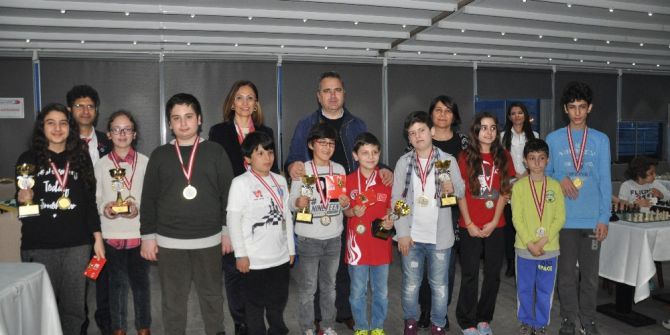 Satranç Şampiyonları İzmir’de Buluştu