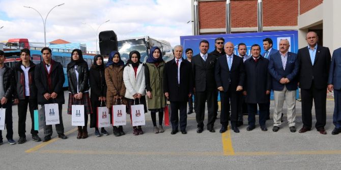 Büyükşehir’den Lys Öncesi Öğrencilere Soru Bankası Desteği