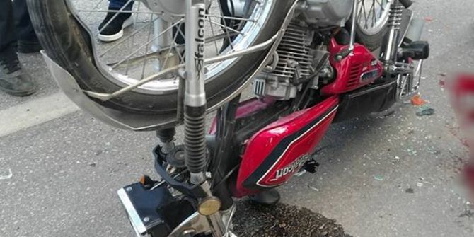 Motosiklet Minibüse Çarptı: 1 Ağır Yaralı