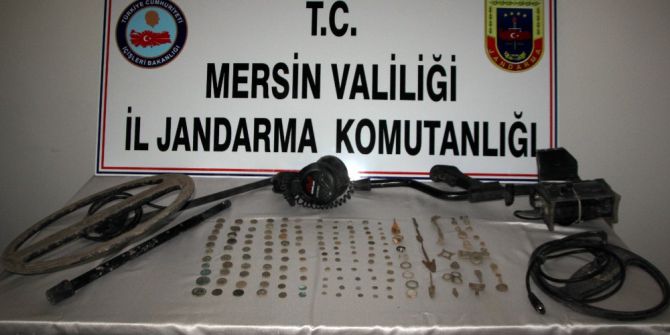 Tarihi Eser Kaçakçısı Evini Müze Gibi Yapmış