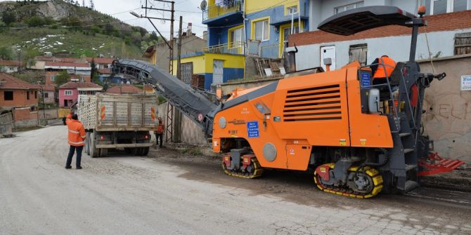 Asfalt Yenileme Ve Kaldırım Yapım Çalışmaları Başladı