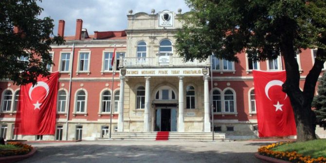 Bakan Işık Asırlık Komutanlık Binasına Sahip Çıktı