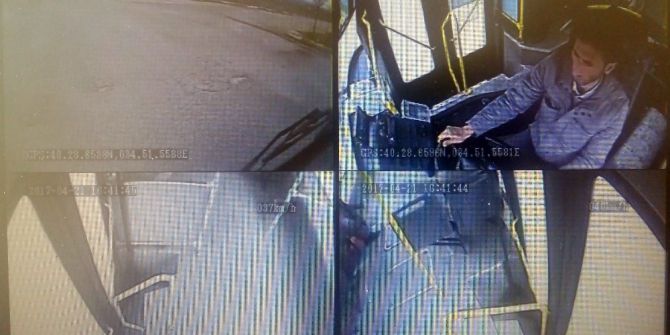 Halk Otobüsü Ve Tırın Çarpıştığı Kaza Kameralara Yansıdı