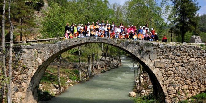 Toroslar Belediyesi’nden Öğrencilere Tarih Ve Doğa Gezisi