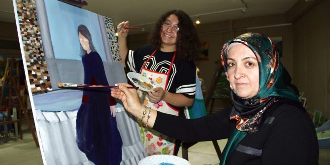 Anneye Kızından ’Yağlı Boya Tablo’ Kursu