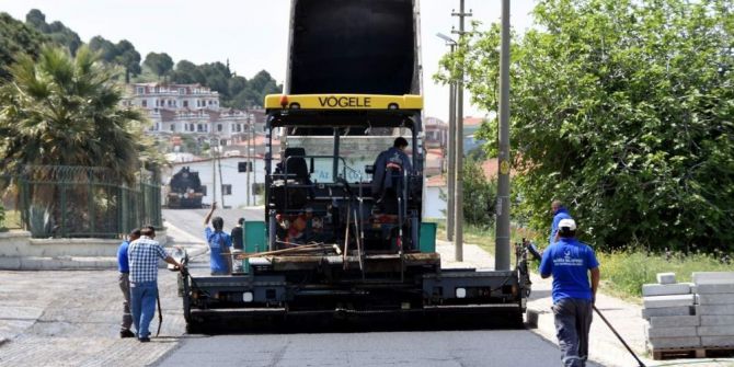 Aliağa’da Asfaltlama Çalışmaları Sürüyor