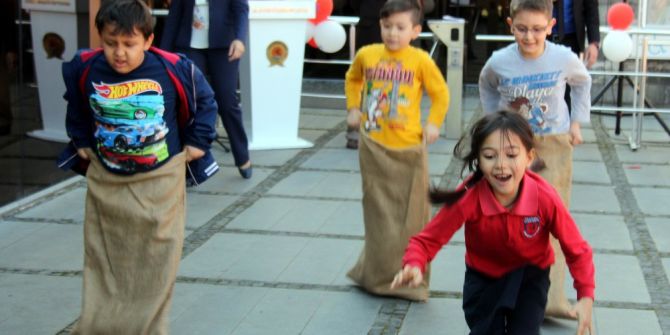 Çocuklar Unutulmaya Yüz Tutmuş Oyunları Oynadılar