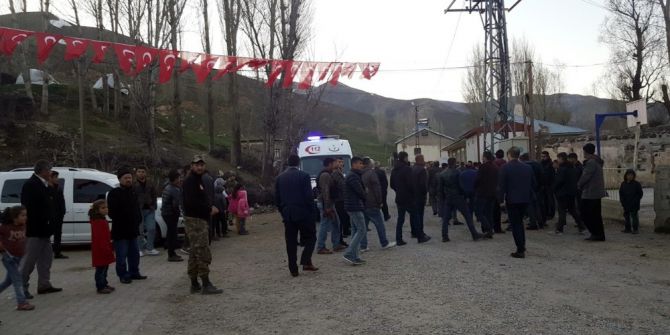 Şehidin Tatvan’daki Köyü Bayraklarla Donatıldı