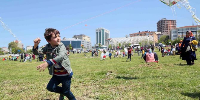 Çocukların Uçurtma Şenliği Heyecanı