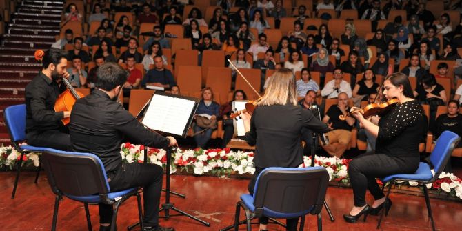 Güzel Sanatlar Eğitimi Bölümü Yıl Sonu Konseri Büyük Beğeni Topladı