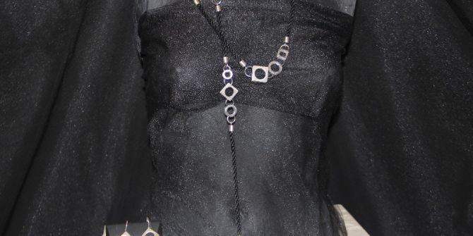 "Geometrik Düşler" Takıya Dönüşüyor