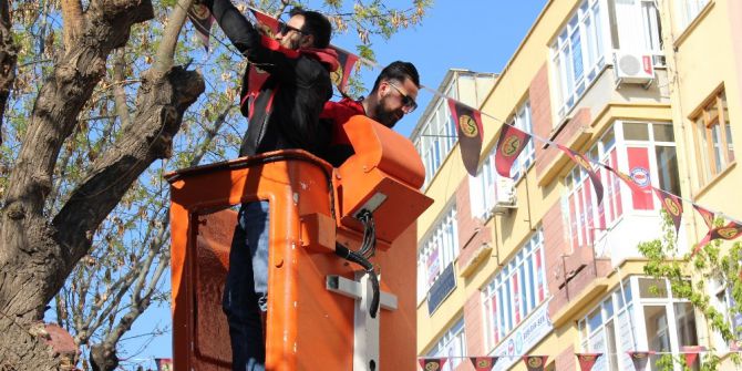 Cadde Ve Sokaklar Eskişehirspor Bayrakları İle Süsleniyor