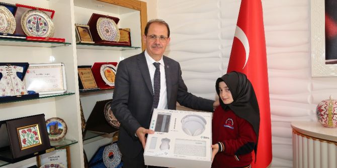 Rektör Coşkun Başarılı Öğrencileri Ödüllendirdi